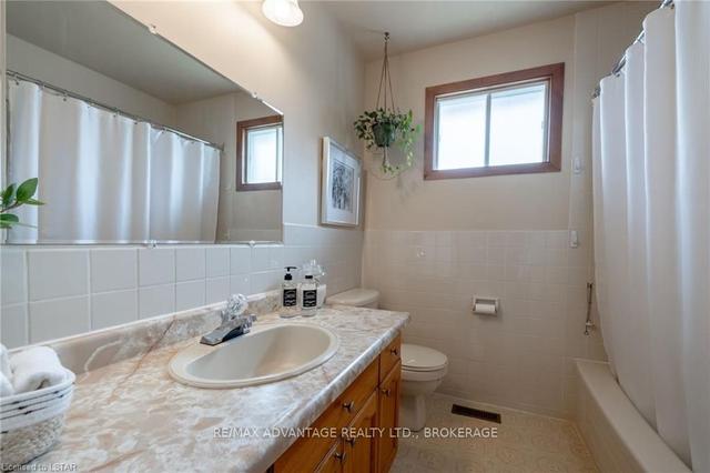 927 Willow Dr, House detached with 3 bedrooms, 2 bathrooms and 5 parking in London ON | Image 10
