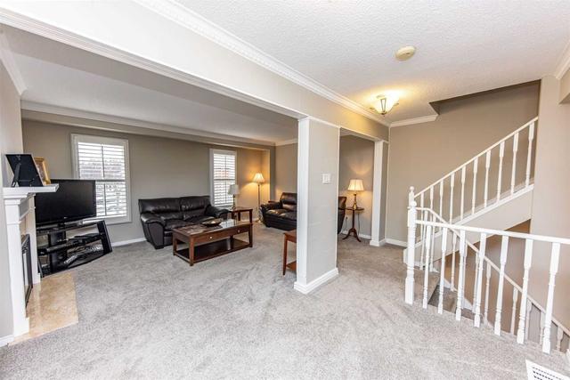 25 Stornwood Crt, Townhouse with 2 bedrooms, 3 bathrooms and 2 parking in Brampton ON | Image 6