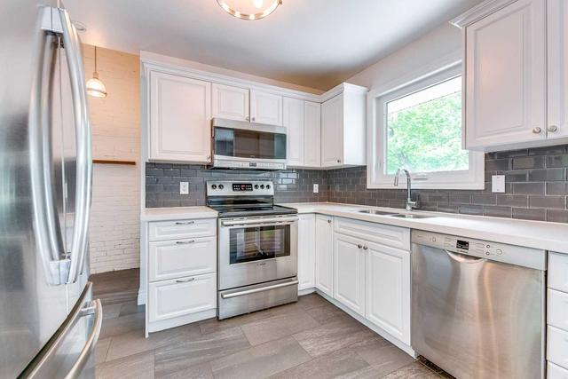 59 Mccraney St W, House detached with 3 bedrooms, 2 bathrooms and 2 parking in Oakville ON | Image 5