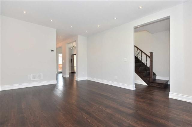 455 Oakwood Ave, House semidetached with 3 bedrooms, 3 bathrooms and 3 parking in Toronto ON | Image 3