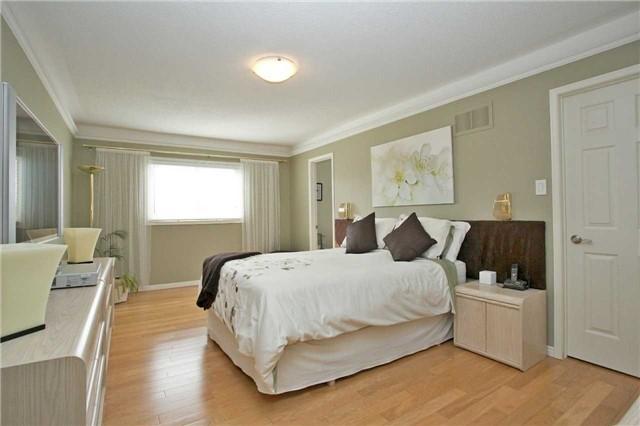 80 Mccleave Cres, House attached with 3 bedrooms, 3 bathrooms and 4 parking in Brampton ON | Image 11