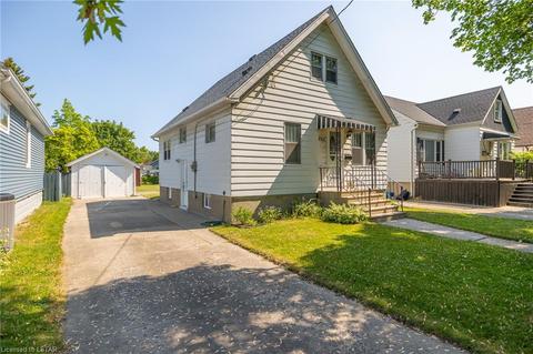 262 Ross Avenue, House detached with 3 bedrooms, 1 bathrooms and null parking in Sarnia ON | Card Image