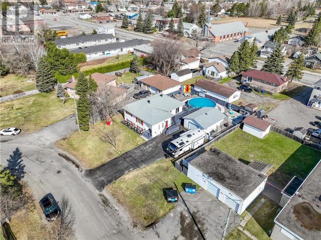 82 St. Jacques Street, House detached with 6 bedrooms, 2 bathrooms and null parking in Greater Sudbury ON | Image 37