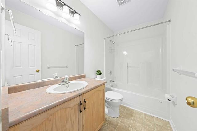 114 Leggott Ave, House detached with 3 bedrooms, 3 bathrooms and 4 parking in Barrie ON | Image 4