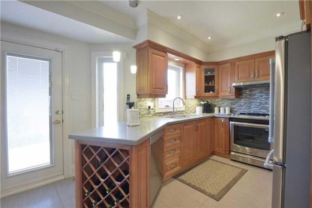 874 Mantle Cres, House detached with 4 bedrooms, 4 bathrooms and 4 parking in Mississauga ON | Image 5