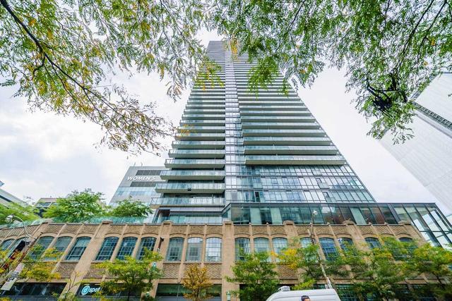 1703 - 832 Bay St, Condo with 2 bedrooms, 2 bathrooms and 1 parking in Toronto ON | Image 1