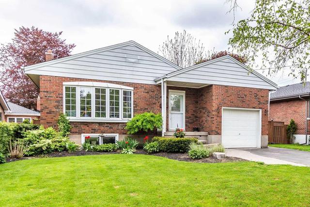 718 Brentwood Dr, House detached with 3 bedrooms, 1 bathrooms and 2 parking in Burlington ON | Image 1