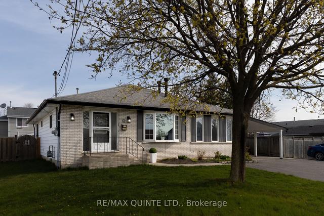 12 Byron St, House detached with 4 bedrooms, 2 bathrooms and 7 parking in Belleville ON | Image 1