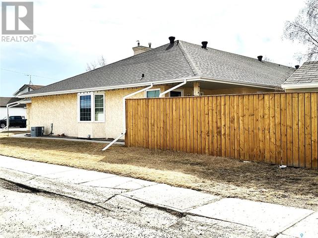 1005 6th Avenue, House attached with 2 bedrooms, 3 bathrooms and null parking in Humboldt SK | Image 33