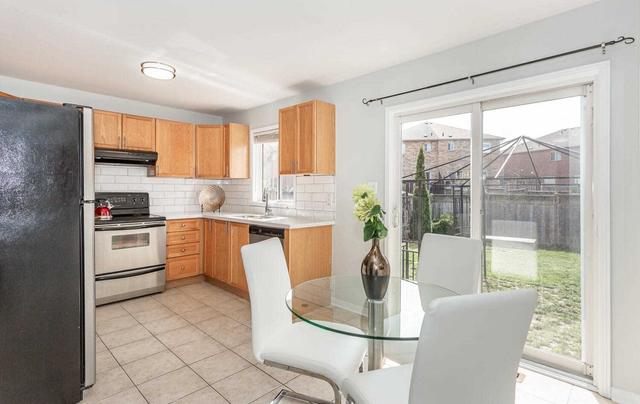 9 Vauxhall Cres, House semidetached with 3 bedrooms, 3 bathrooms and 3 parking in Brampton ON | Image 4