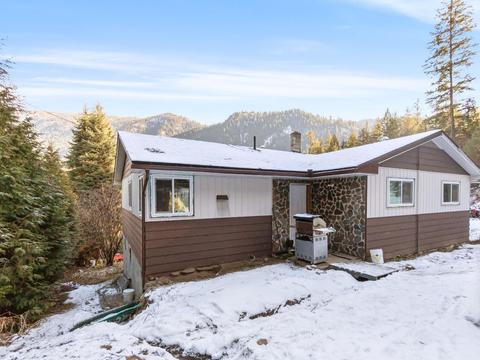 1358 Lookout Road, House detached with 3 bedrooms, 2 bathrooms and null parking in Central Kootenay I BC | Card Image