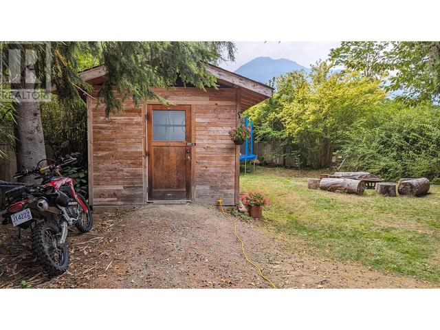 40349 Park Crescent, House detached with 3 bedrooms, 1 bathrooms and 3 parking in Squamish BC | Image 32