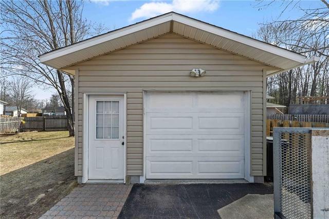 7 Jan Drive, House detached with 3 bedrooms, 3 bathrooms and 4 parking in Petawawa ON | Image 3