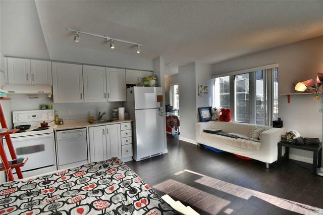 701 - 210 Victoria St, Condo with 0 bedrooms, 1 bathrooms and 0 parking in Toronto ON | Image 4