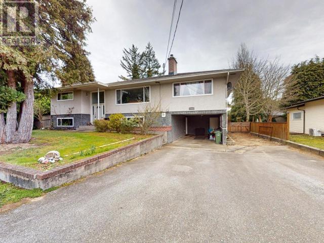 4588 Golden Ave, House detached with 5 bedrooms, 3 bathrooms and 1 parking in Powell River BC | Image 1