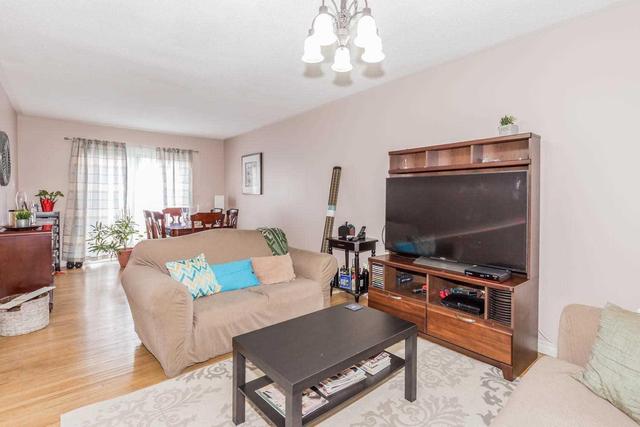 263 Fleetwood Cres, Townhouse with 4 bedrooms, 2 bathrooms and 1 parking in Brampton ON | Image 5