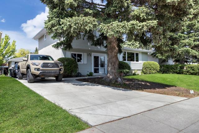 5104 Vallance Crescent Nw, House detached with 5 bedrooms, 3 bathrooms and 5 parking in Calgary AB | Image 2