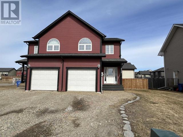 8220 86 Avenue, House attached with 3 bedrooms, 3 bathrooms and null parking in Fort St. John BC | Image 1