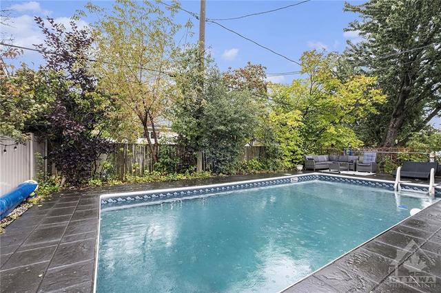 1941 Connecticut Avenue, House detached with 3 bedrooms, 2 bathrooms and 4 parking in Ottawa ON | Image 3