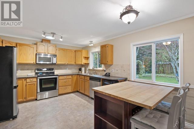 714 Woodland Dr, House detached with 3 bedrooms, 3 bathrooms and 2 parking in Comox BC | Image 12