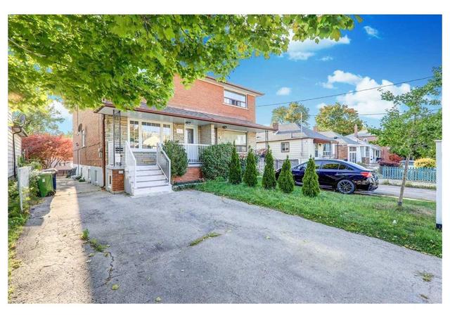 140 Magnolia Ave, House semidetached with 3 bedrooms, 3 bathrooms and 4 parking in Toronto ON | Image 12
