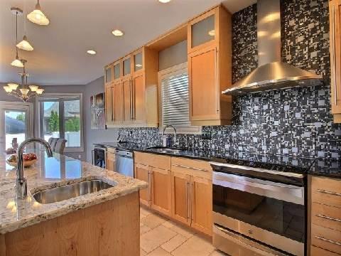 11801 Riverside Dr E, House detached with 3 bedrooms, 4 bathrooms and 5 parking in Windsor ON | Image 11