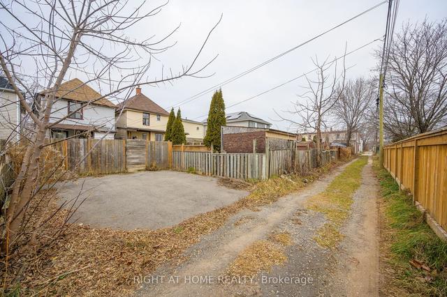 142 Belmont Ave, House detached with 3 bedrooms, 3 bathrooms and 4 parking in Hamilton ON | Image 22