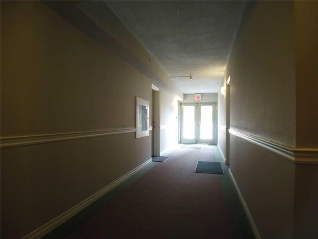211 - 4015 Kilmer Dr, Condo with 2 bedrooms, 2 bathrooms and 1 parking in Burlington ON | Image 2