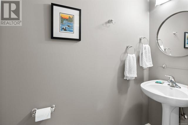 Upper Level Powder Room | Image 19