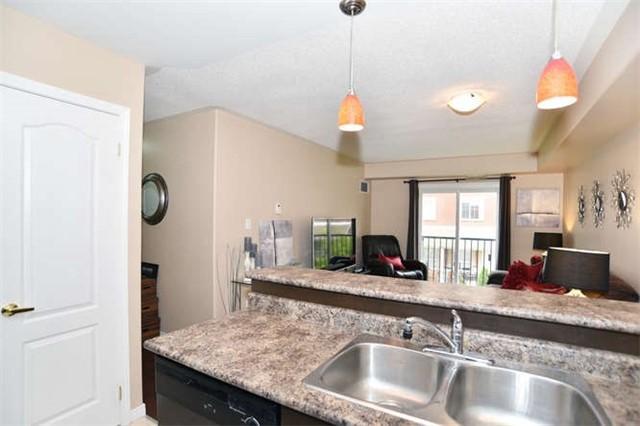 208 - 300 Spillsbury Dr, Condo with 2 bedrooms, 1 bathrooms and 1 parking in Peterborough ON | Image 12