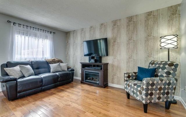 19 Murphy Lane, Townhouse with 3 bedrooms, 2 bathrooms and 2 parking in Ajax ON | Image 5