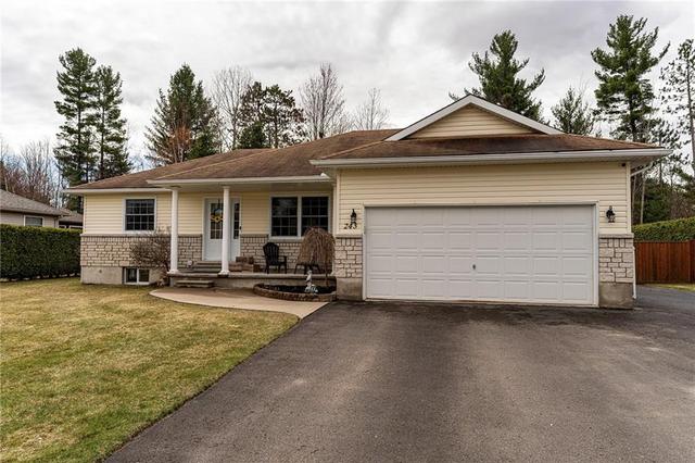 243 Oriole Crescent, House detached with 5 bedrooms, 3 bathrooms and 8 parking in Petawawa ON | Image 2