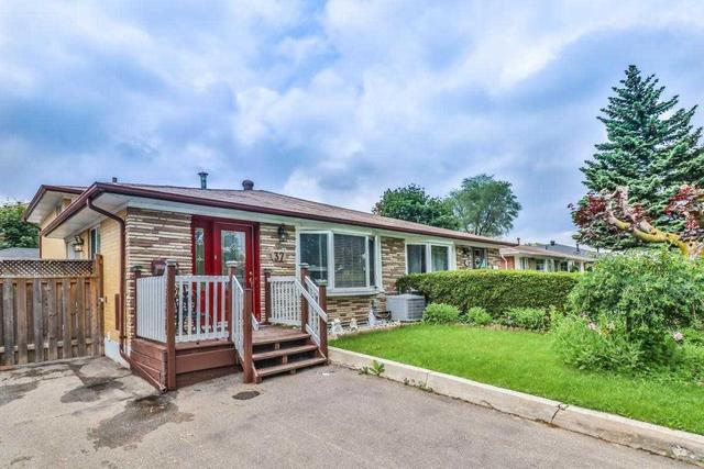37 Grange Dr, House semidetached with 3 bedrooms, 2 bathrooms and 4 parking in Brampton ON | Image 1