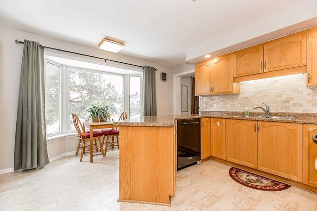 943 Wayne Dr, House detached with 3 bedrooms, 3 bathrooms and 4 parking in Newmarket ON | Image 5