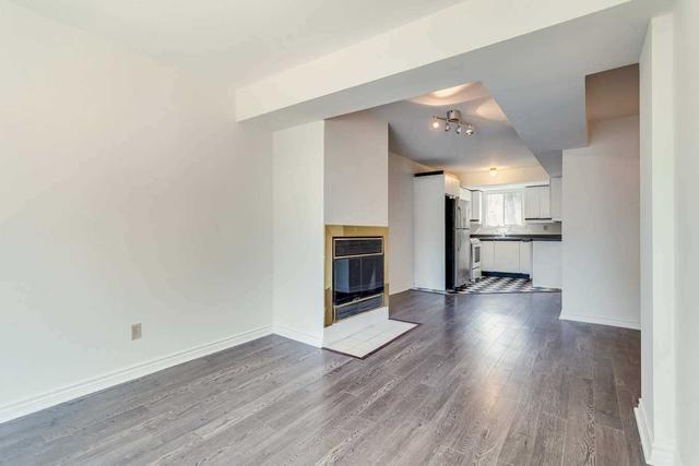 unit 1 - 212 Milan St, House detached with 5 bedrooms, 3 bathrooms and 2 parking in Toronto ON | Image 3
