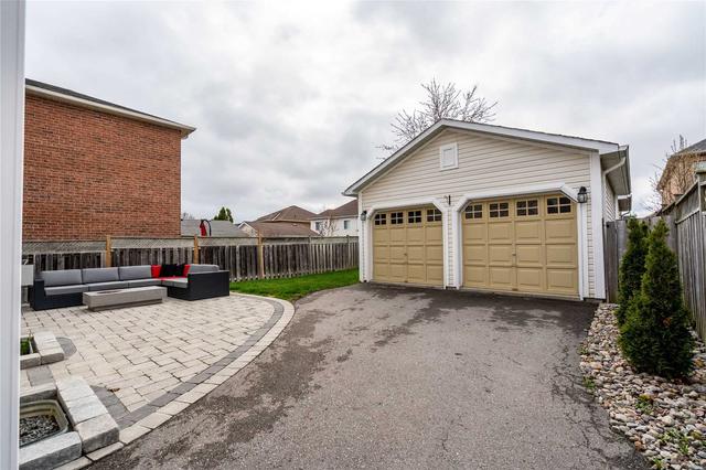 60 Aster Cres, House detached with 4 bedrooms, 3 bathrooms and 7 parking in Whitby ON | Image 29