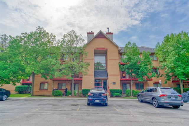 621 - 1512 Pilgrims Way, Condo with 2 bedrooms, 1 bathrooms and 1 parking in Oakville ON | Card Image
