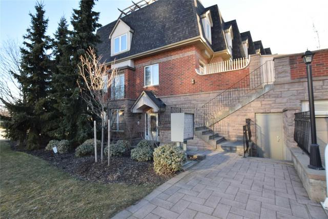 1 - 198 Lakeshore Rd W, Townhouse with 3 bedrooms, 3 bathrooms and 2 parking in Mississauga ON | Image 2