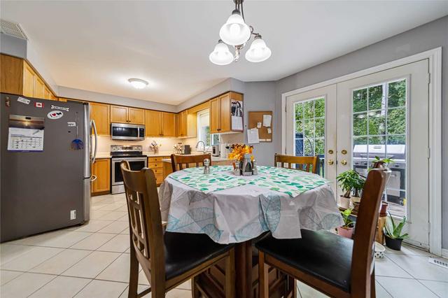 31 Hawkins Dr, House detached with 4 bedrooms, 3 bathrooms and 6 parking in Barrie ON | Image 3