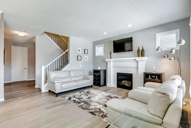 28 Cranbrook Circle Se, House detached with 3 bedrooms, 2 bathrooms and 4 parking in Calgary AB | Image 4