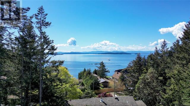 3731 Privateers Rd, House detached with 4 bedrooms, 2 bathrooms and 5 parking in Southern Gulf Islands BC | Image 1