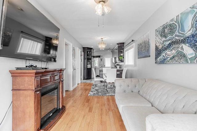 32 Buttonwood Ave, House detached with 2 bedrooms, 2 bathrooms and 2 parking in Toronto ON | Image 27