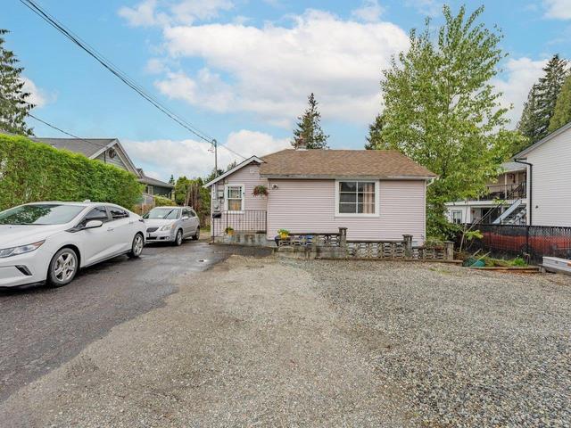 7697 Cedar Street, House detached with 2 bedrooms, 1 bathrooms and 5 parking in Mission BC | Card Image