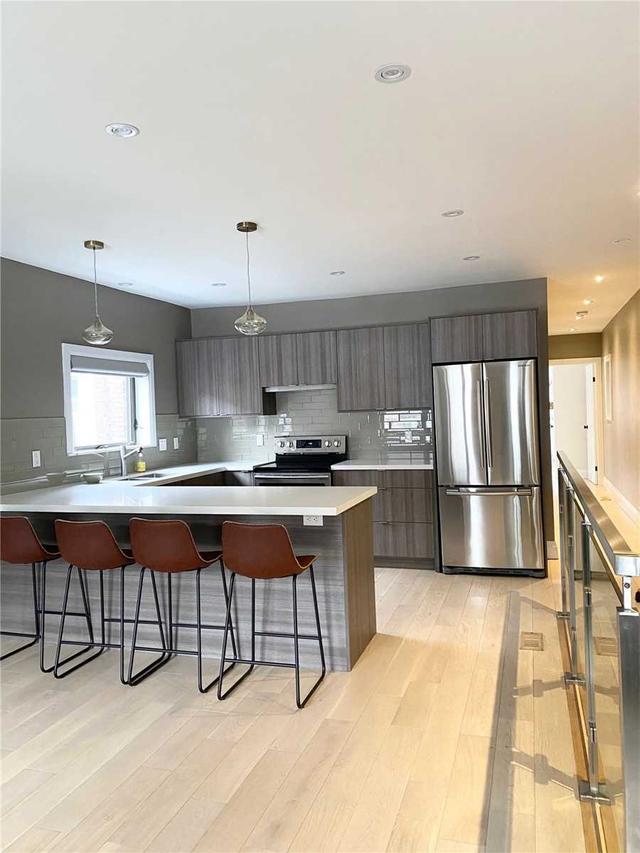 upper - 2132 Dundas St W, House detached with 2 bedrooms, 1 bathrooms and 0 parking in Toronto ON | Image 11