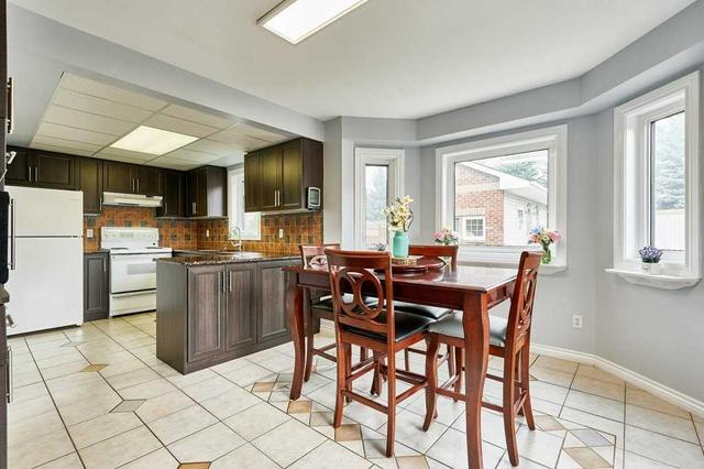 68 Irwin Dr, House detached with 4 bedrooms, 3 bathrooms and 4 parking in Whitby ON | Image 3