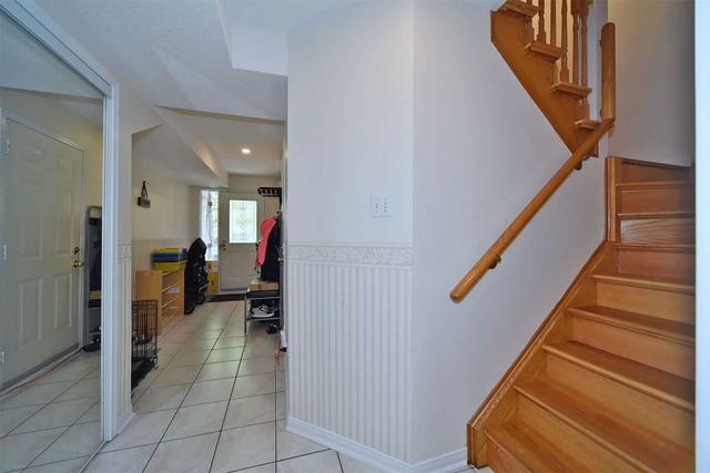 39 Norman Wesley Way, Townhouse with 3 bedrooms, 2 bathrooms and 2 parking in Toronto ON | Image 2