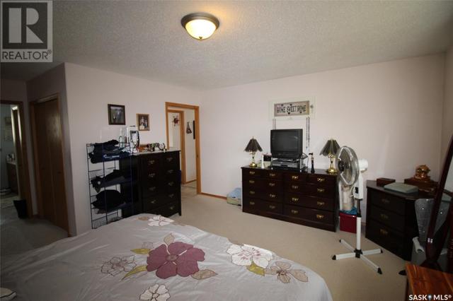 135 Elm Avenue N, House detached with 3 bedrooms, 3 bathrooms and null parking in Eastend SK | Image 28