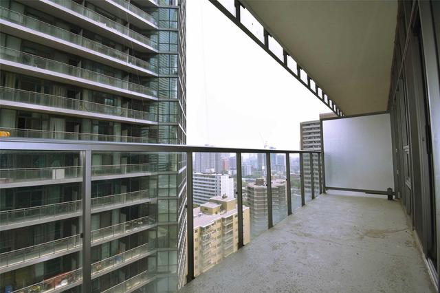 1712 - 33 Charles St E, Condo with 1 bedrooms, 1 bathrooms and 0 parking in Toronto ON | Image 2