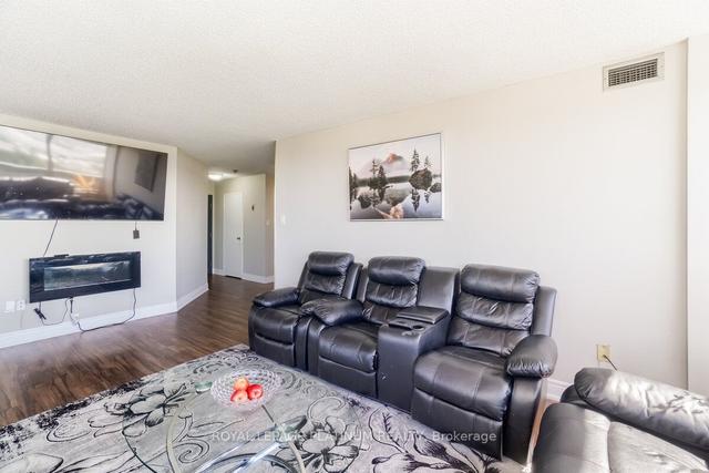 1901 - 8 Lisa St, Condo with 2 bedrooms, 2 bathrooms and 1 parking in Brampton ON | Image 2