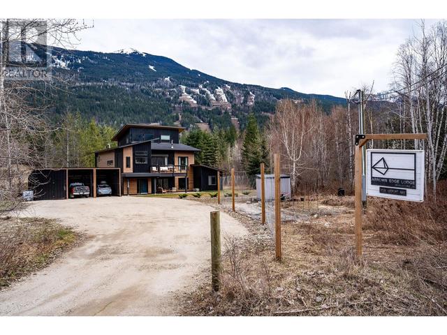 3108 Airport Way, House detached with 8 bedrooms, 7 bathrooms and null parking in Columbia Shuswap B BC | Image 11